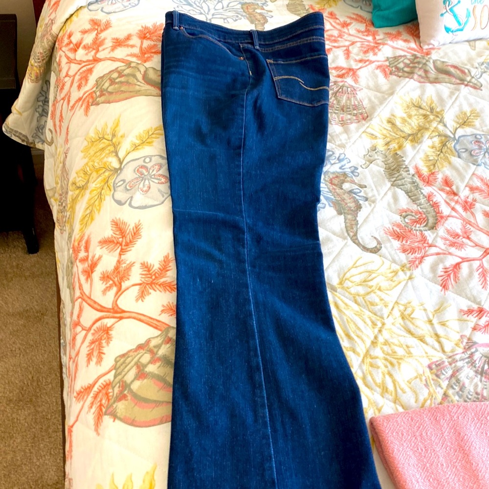 Levi jeans dark blue wash.